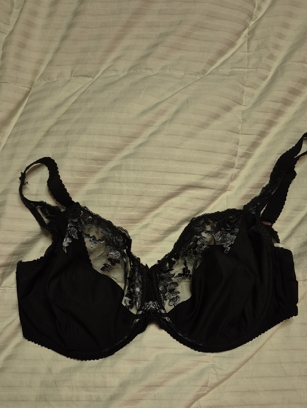 Black Lace Underwire Bra - Elegant Women's Intimates